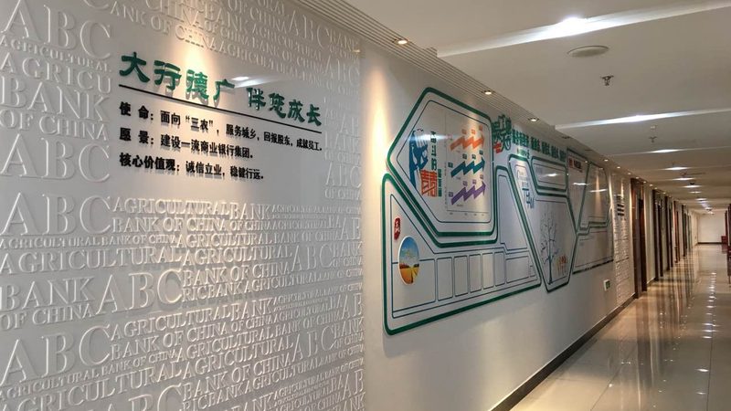 画册设计的优劣对比：传统与数字的较量**
